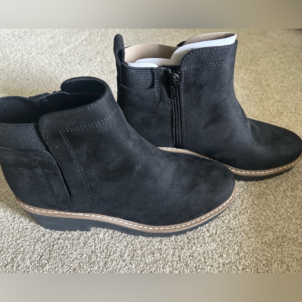NWT WHITE MOUNTAIN black women’s ankle bootie